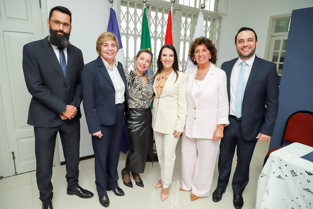 Dra. Elaine M. S. Gomes participa da Inauguração da Sede da OAB em São Francisco do Sul